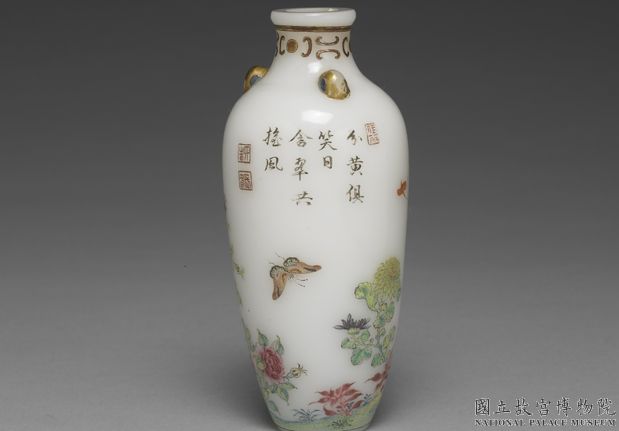 清 乾隆 玻璃胎畫琺瑯花蝶瓶